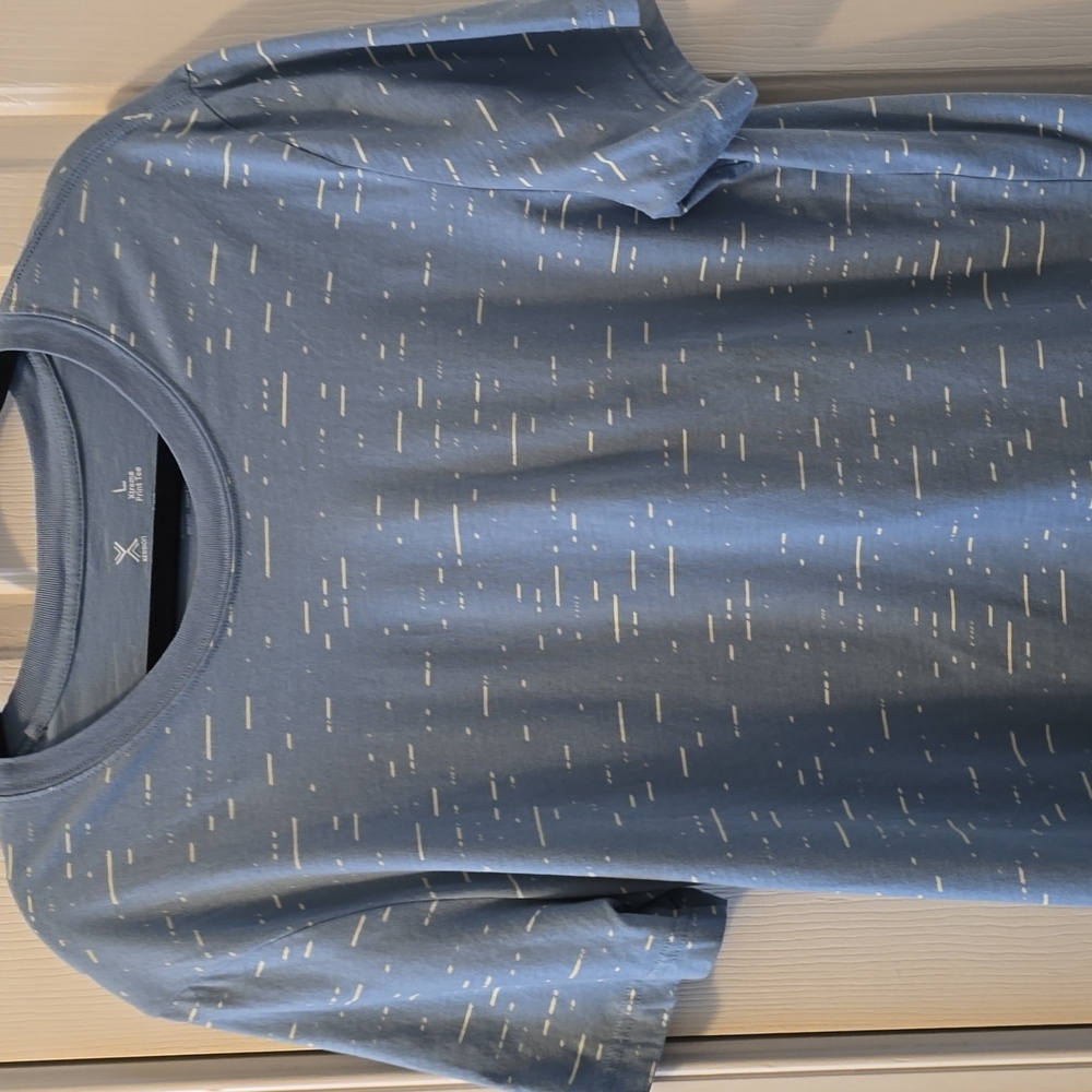 XERSION BRAND MEN'S BLUE AND WHITE SHORT SLEEVE SHIRT SIZE LARGE